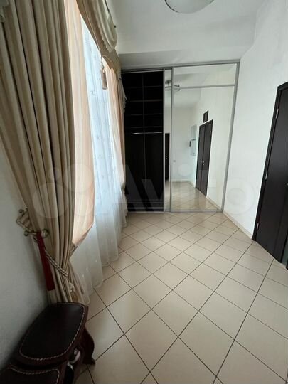 Дом 502 м² на участке 9 сот.