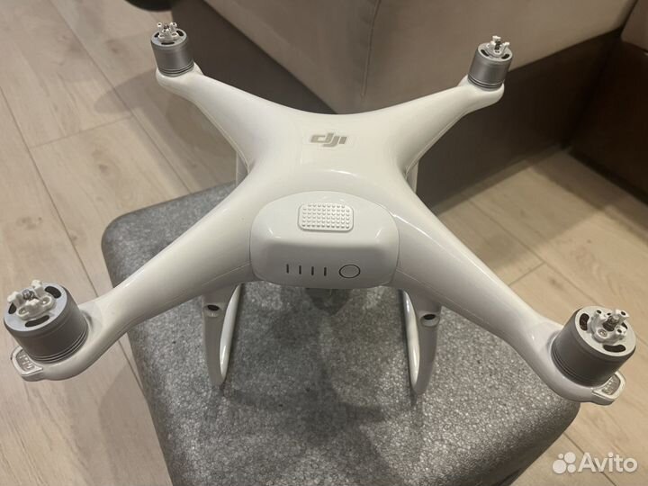 Квадрокоптер DJI phantom 4 pro