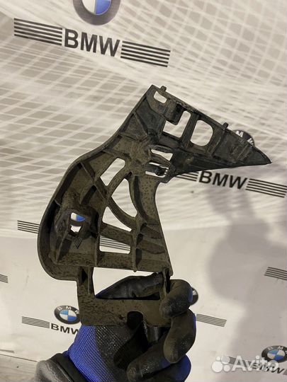Направляющая бампера правая BMW G30