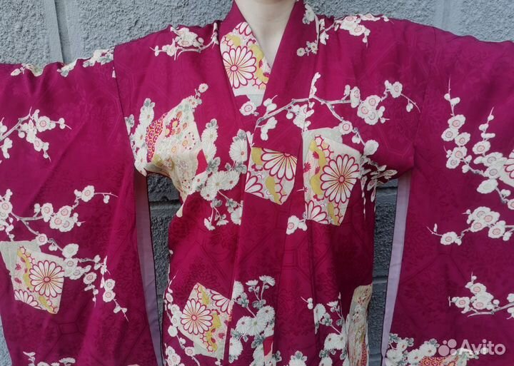 Кимоно с веточками сакуры