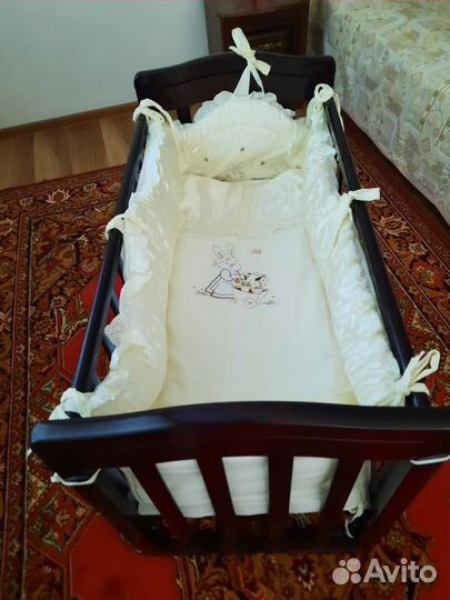 Кроватка - колыбель с маятником