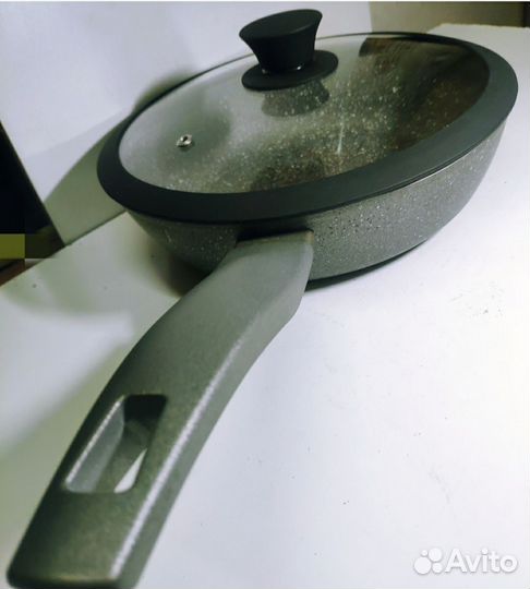 Сковорода tvs италия.24см.С крышкой