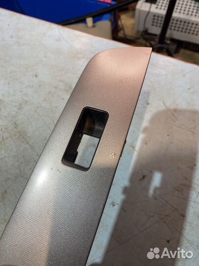 Накладка двери передняя правая Nissan Tiida C11