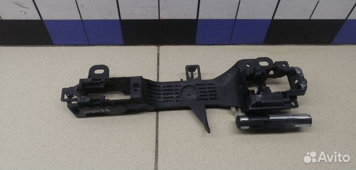 Кронштейн ручки RAV 4 2013