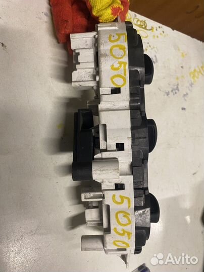 Блок управления отопителем Ford Focus 2 08-11