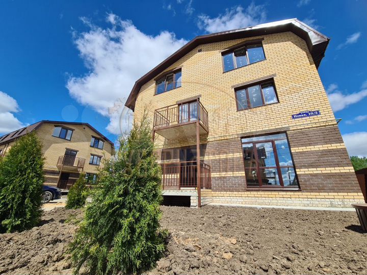 Дом 205,7 м² на участке 2,5 сот.