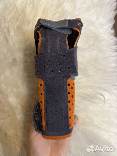 Тутор лангет на левую руку