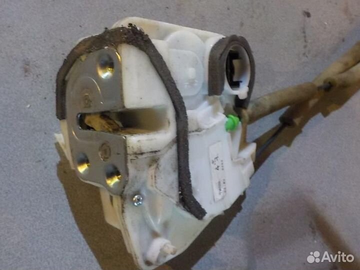 Замок двери задний левая mazda 3