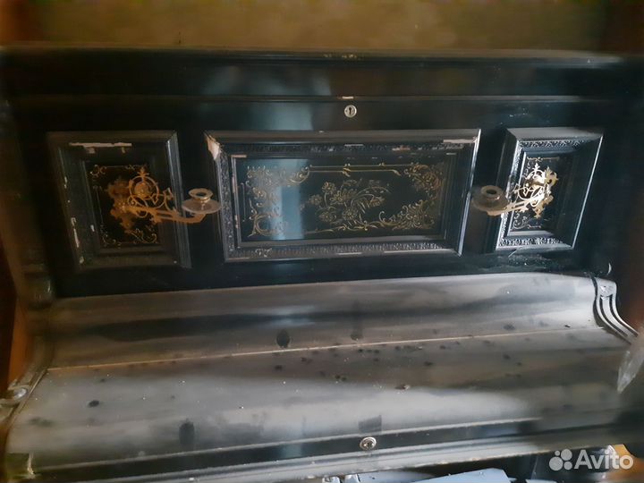 Старинное немецкое пианино (без подсвечников)