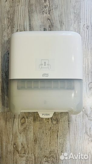 Полотенцедержатель и дозатор для мыла tork