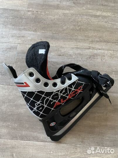 Новые коньки хокейные Larsen Alex размер 30