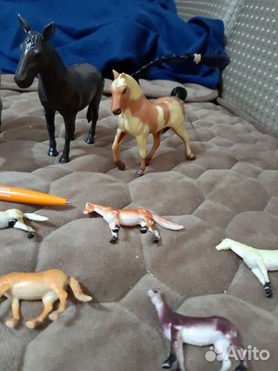 Фигурки лошадей