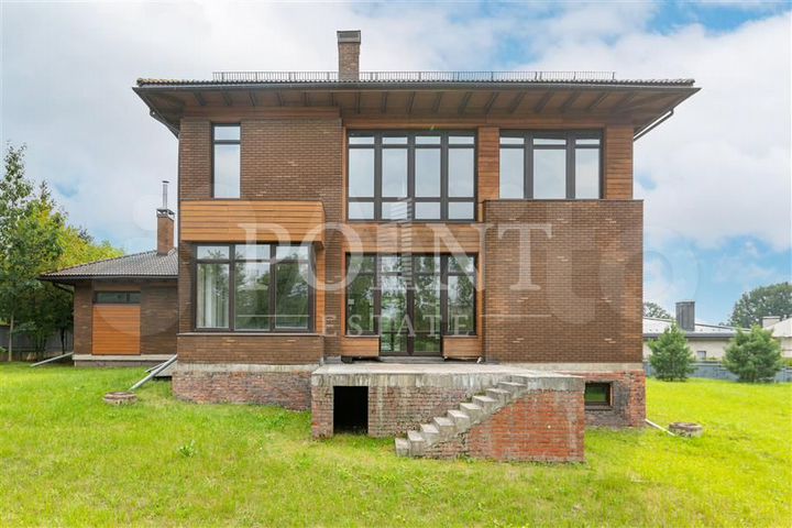 Дом 794 м² на участке 30 сот.