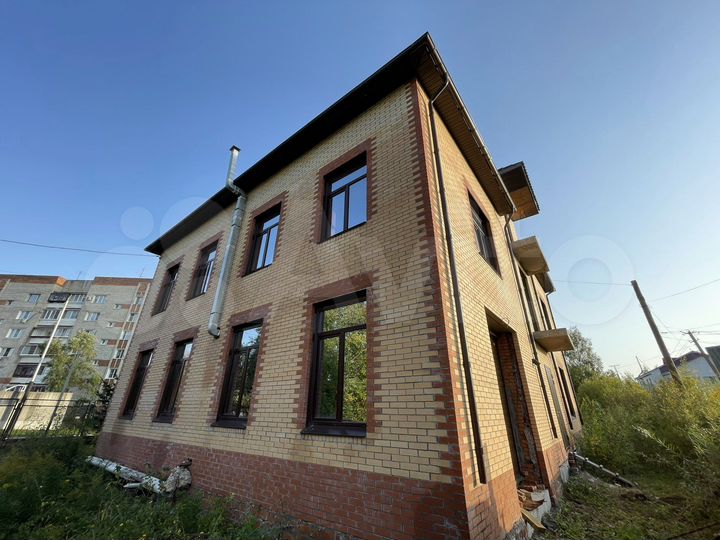 Дом 350 м² на участке 10 сот.