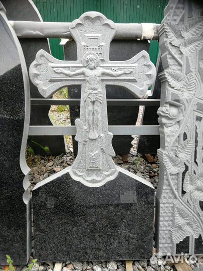 Фигyрныe памятники