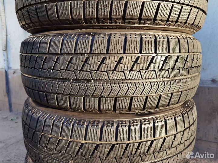 Bridgestone Blizzak VRX 215/60 R17 99S