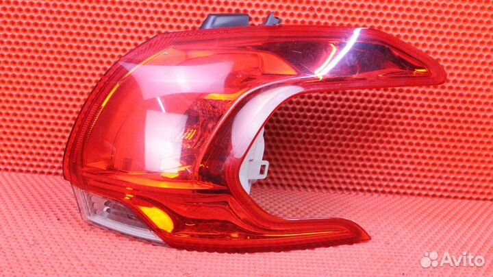 Фонарь задний правый Peugeot 2008 9678074380