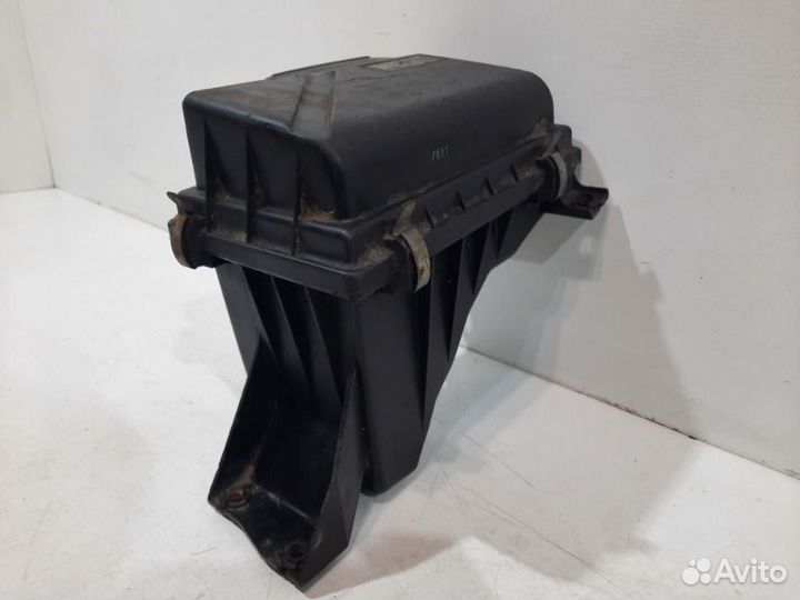 Корпус воздушного фильтра передний Nissan Maxima