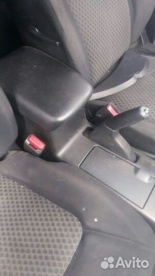 Подлокотник Nissan X-Trail T31