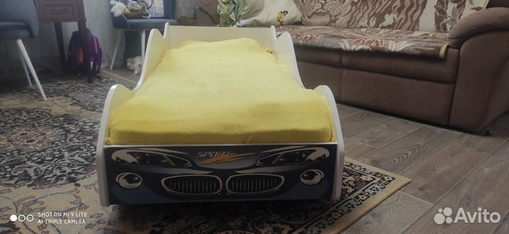 Детская кроватка-машинка