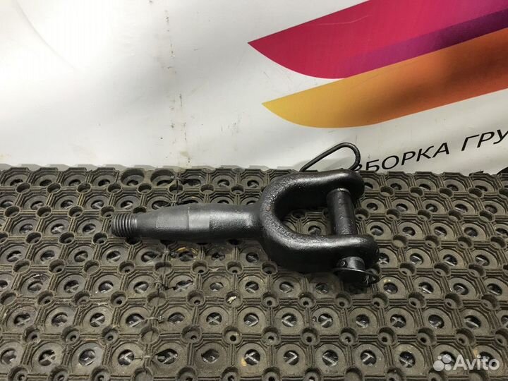 Крюк буксировочный Volvo FH