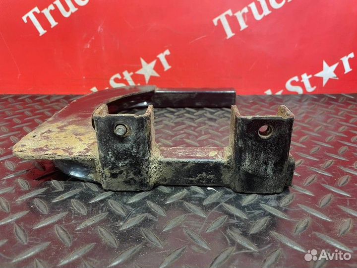 Кронштейн крыла передний левый Volvo FH