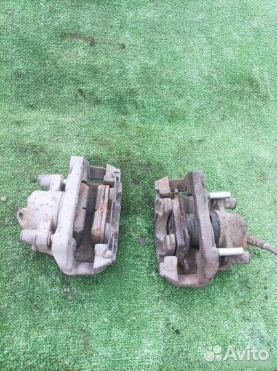 Суппорт тормозной передний Renault Fluence 2011