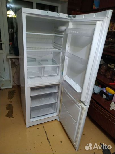 Холодильник indesit