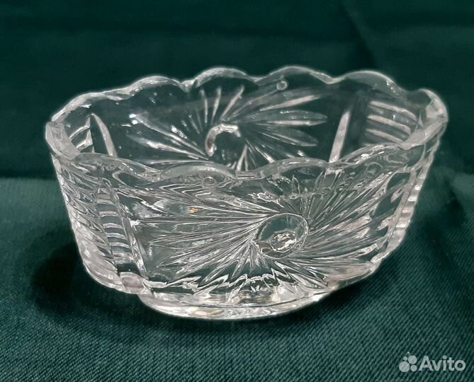 Хрустальные креманки и солонка