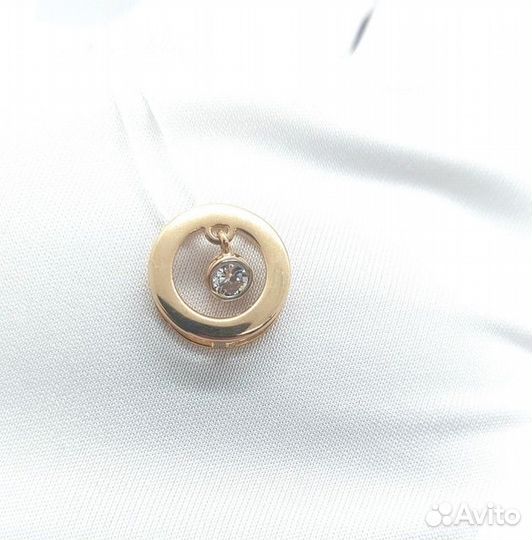 Золотая подвеска с камнем