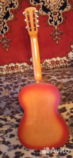 Акустическая гитара