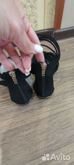 Босоножки женские