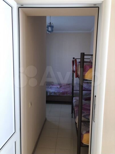 Комната 18 м² в 8-к., 2/2 эт.