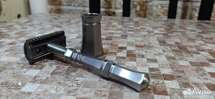 Титановая бритва с подставкой 