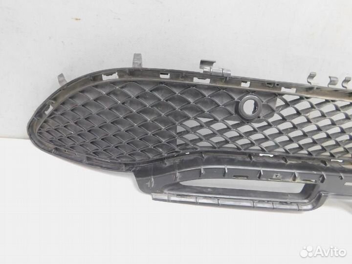 Решетка в бампер центральная Mercedes-Benz GLA-Class