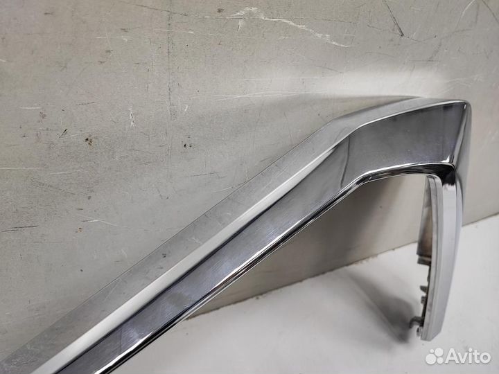 Молдинг бампера правый верхний mitsubishi pajero s