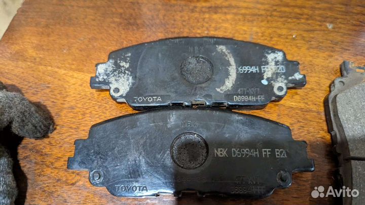 Передние тормозные колодки Toyota Camry XV70