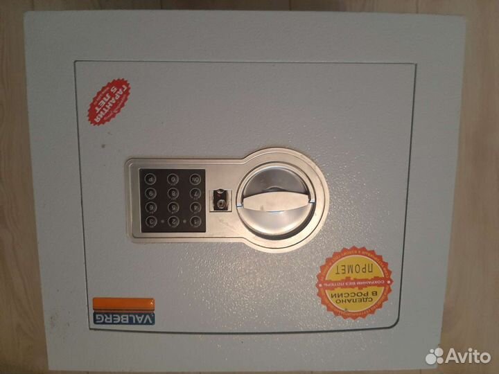 Сейф металлический