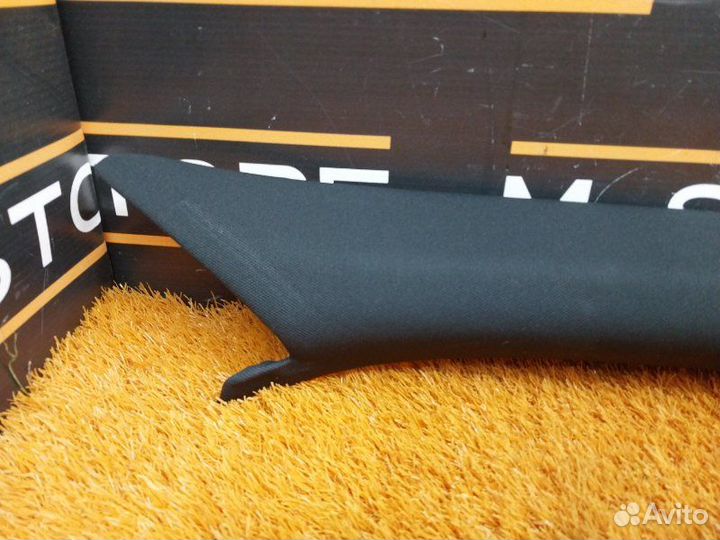 Обшивка стойки передняя правая Mercedes-Benz