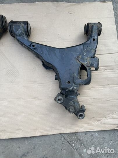 Рычаг передний нижний Lexus LX570