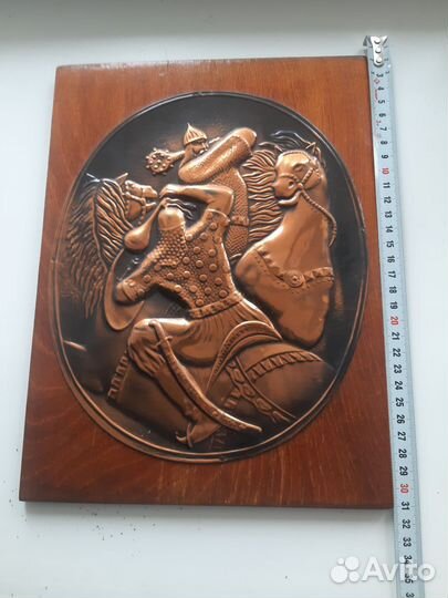 Чеканка на дереве