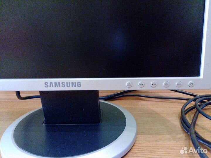 Монитор Samsung SyncMaster 710N