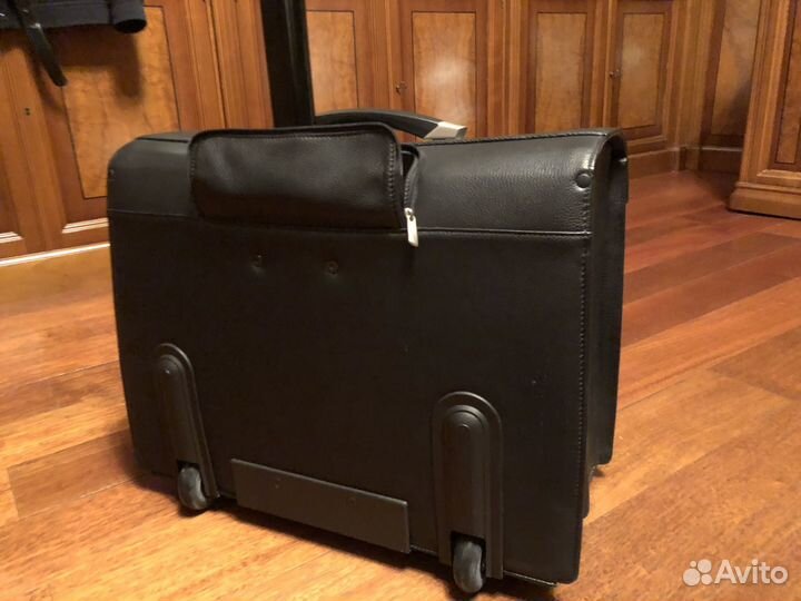 Чемодан BMW фирменный