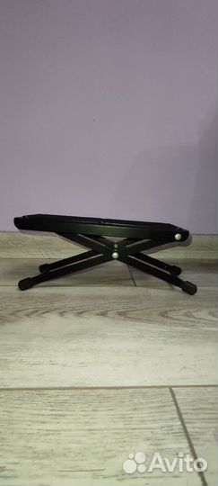 Подножка для игры на гитаре