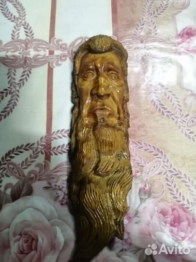 Резные фигурки из дерева