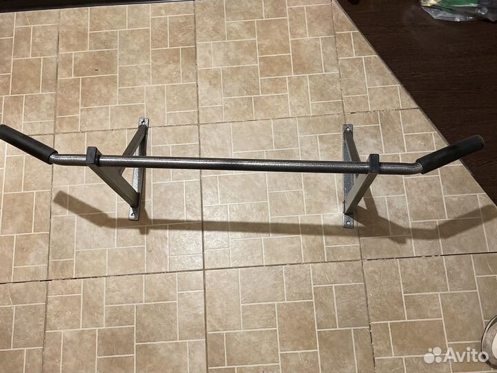 Турник настенный