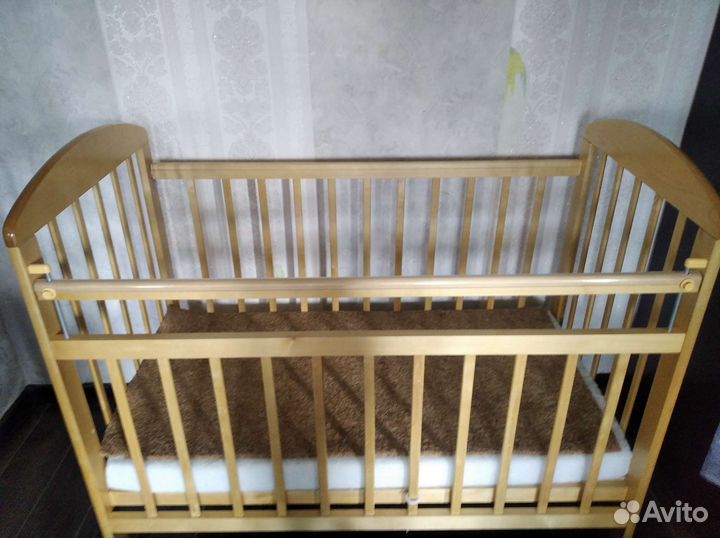 Детская кроватка с матрасом