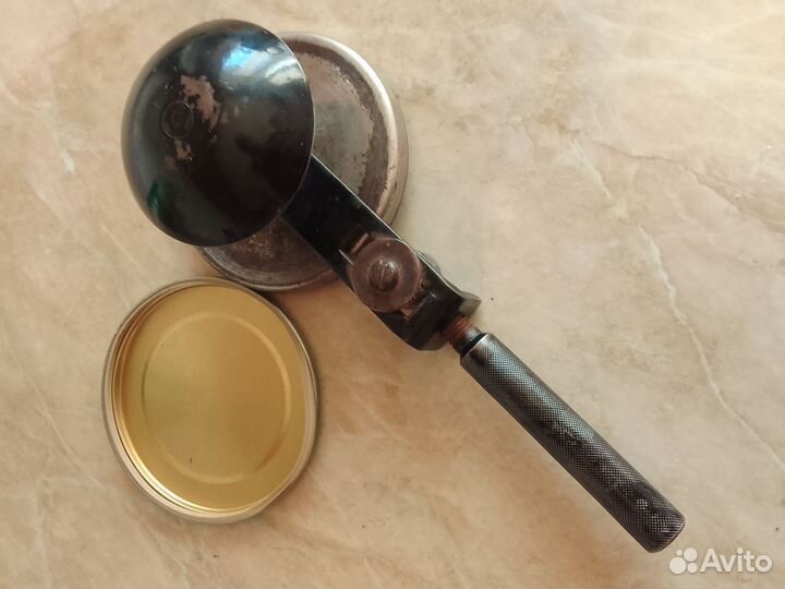 Закаточная машинка и крышки для банок