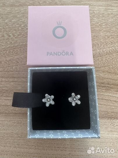 Pandora серьги-пусеты 