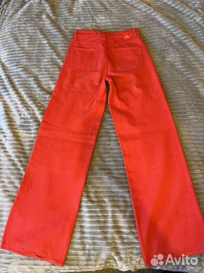 Джинсы красные